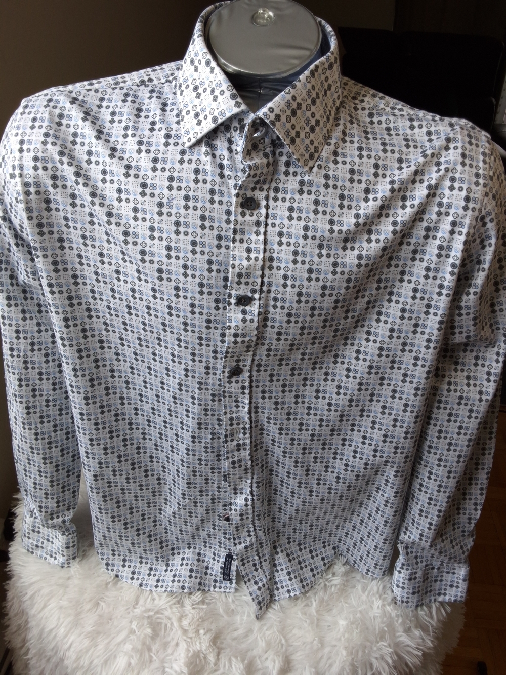 Hecther Men’s Pattern Button-Up Dress Shirt White Blue Long Sleeve